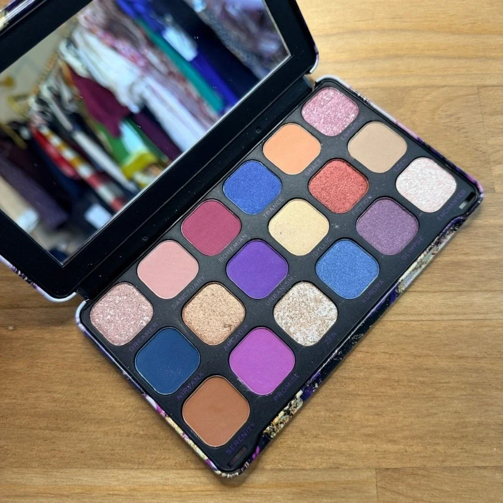 Revolution Forever Flawless Eutopia 18-Pan Eyeshadow Palette New NWOB